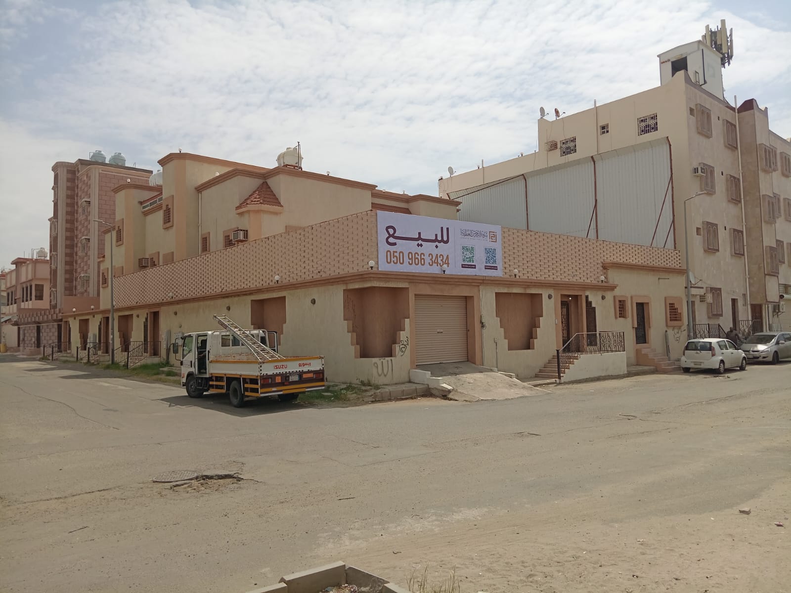 فيلا  مفروشة بالكامل للبيع بالعزيزية خميس مشيط