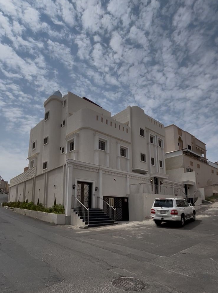 عمارة سكنية فاخرة بلاط في حي الظرفة– خميس مشيط